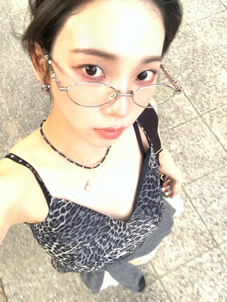 Yukainar's tweet photo. Saturation goes to the maximum level of brightness 🔦💥!! I know it’s flashy, but I’ve been overly obsessed with it. Soo, tell me, do you still recognize me as your girlfriend if I use this filter? 🌝🤳🏻 https://t.co/7qgE1d6noz