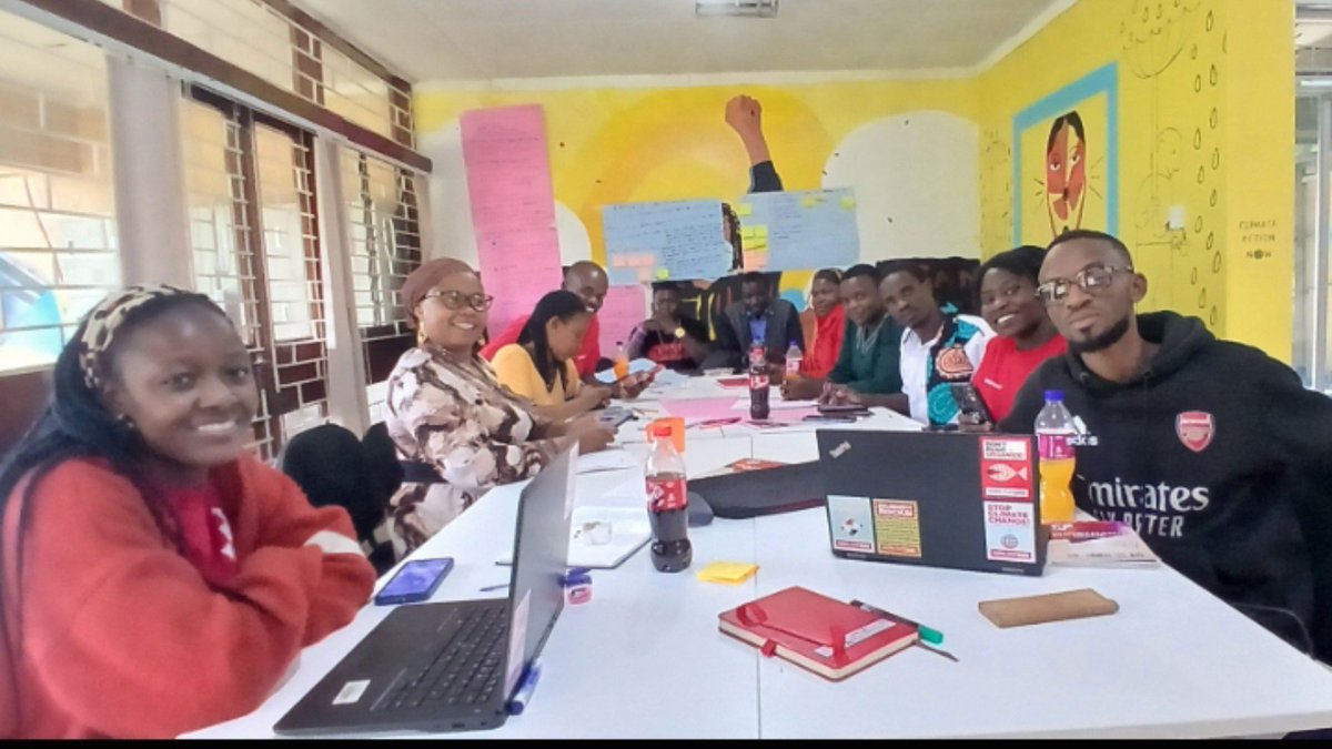 belatylavdv's tweet photo. Youth training on Digital campaign, political system ,event making, stakeholder mapping ,, #SCOLCohort2 https://t.co/K0UFcVpxZ0