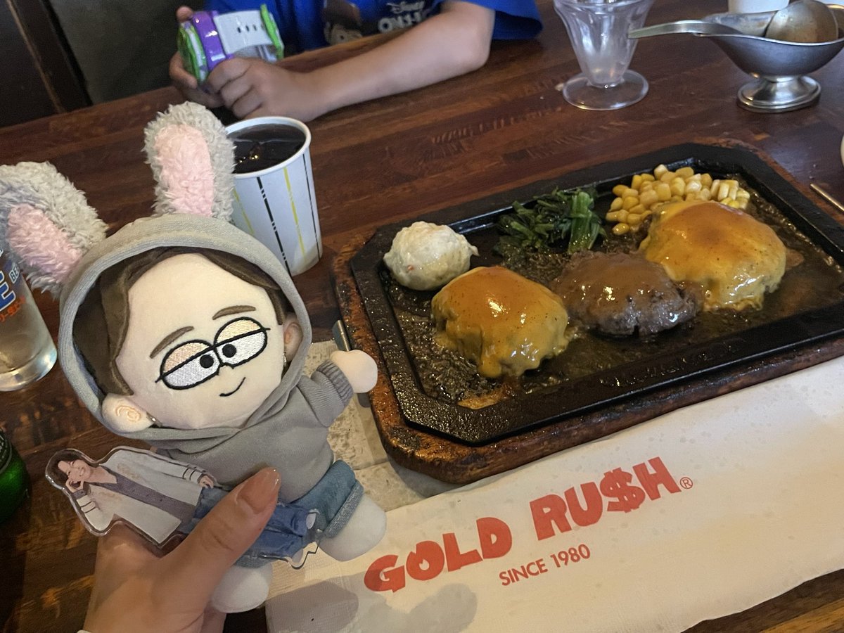 w_timomae's tweet photo. ゴルラで産まれてはじめてのコーラ。 https://t.co/DanYNi5ec3