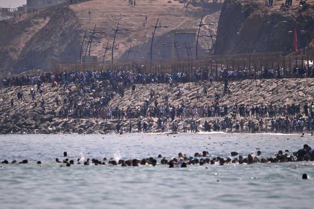 MarioNawfal's tweet photo. 🇲🇦🇪🇸 50 years later, Spain is losing ground to Morocco in the exact same way...

In 1975, King Hassan II sent 350,000 unarmed civilians into the Spanish Sahara, waving flags and carrying the Qur'an. 

Spain folded within DAYS and signed the territory away. They called it the "Green March."

Yesterday, tens of thousands poured into Ceuta, at least 18 died, and Spain sent the military to take its own city back while Moroccan security waved them through.

Morocco controls the tap at the fence, and Ceuta lives or dies on Rabat's mood.

NATO won't fill the gap. Its treaty only covers member territories in Europe, North America, and Atlantic islands north of the Tropic of Cancer. 

Ceuta sits below that line, so an attack on it may not technically trigger Article 5...

Spain spent YEARS lecturing the world about decolonization as it sat on two African enclaves it can't meaningfully defend.

Source: AP, Middle East Forum / Writer: Daniyal