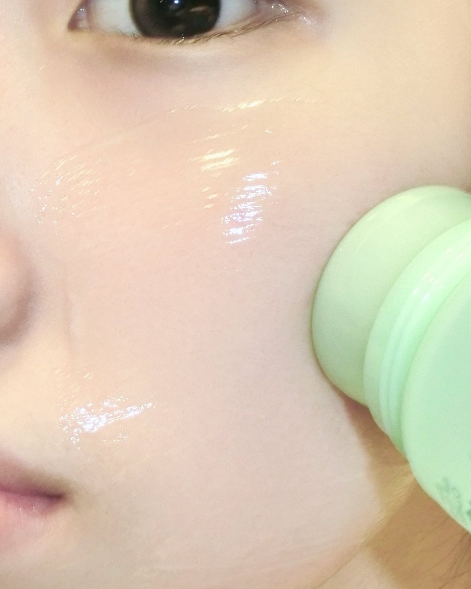 allhueformyoun's tweet photo. [광고] #RT이벤트 @bringgreen_kr
#RT 추첨 3분께 알로에 97% 수딩 젤 300ml 단품을 보내드립니다! (당발 8/5)

여름 휴가철 선크림만 챙기고 애프터케어는 놓치고 계신 분🙋🏻‍♀️
햇빛에 달아오른 피부는 그날 바로 진정시켜줘야 하는데 브링그린 알로에 97% 수딩 젤이 딱이에요❄️

실제로 내돈내산으로 사용하던 제품인데 끈적임 없이 순하게 열감을 싹 진정시켜줘서 좋음

🔗https://t.co/U3NC8oN0dr