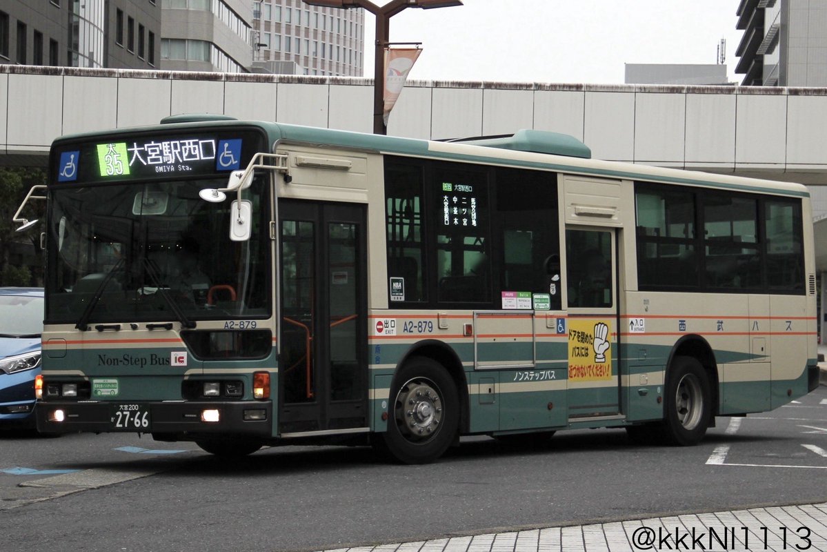 kkkNI1113's tweet photo. 西武バス 大宮営業所
A2-879号車 除籍
代替 A6-611号車
大宮200か3356登録

先週の時点で既に車番等撤去されていた879号車。代替と見られる新車が納車されました。

879号車の除籍により大宮の12年式はA2-741号車のみに。 https://t.co/raI4ng5nwK