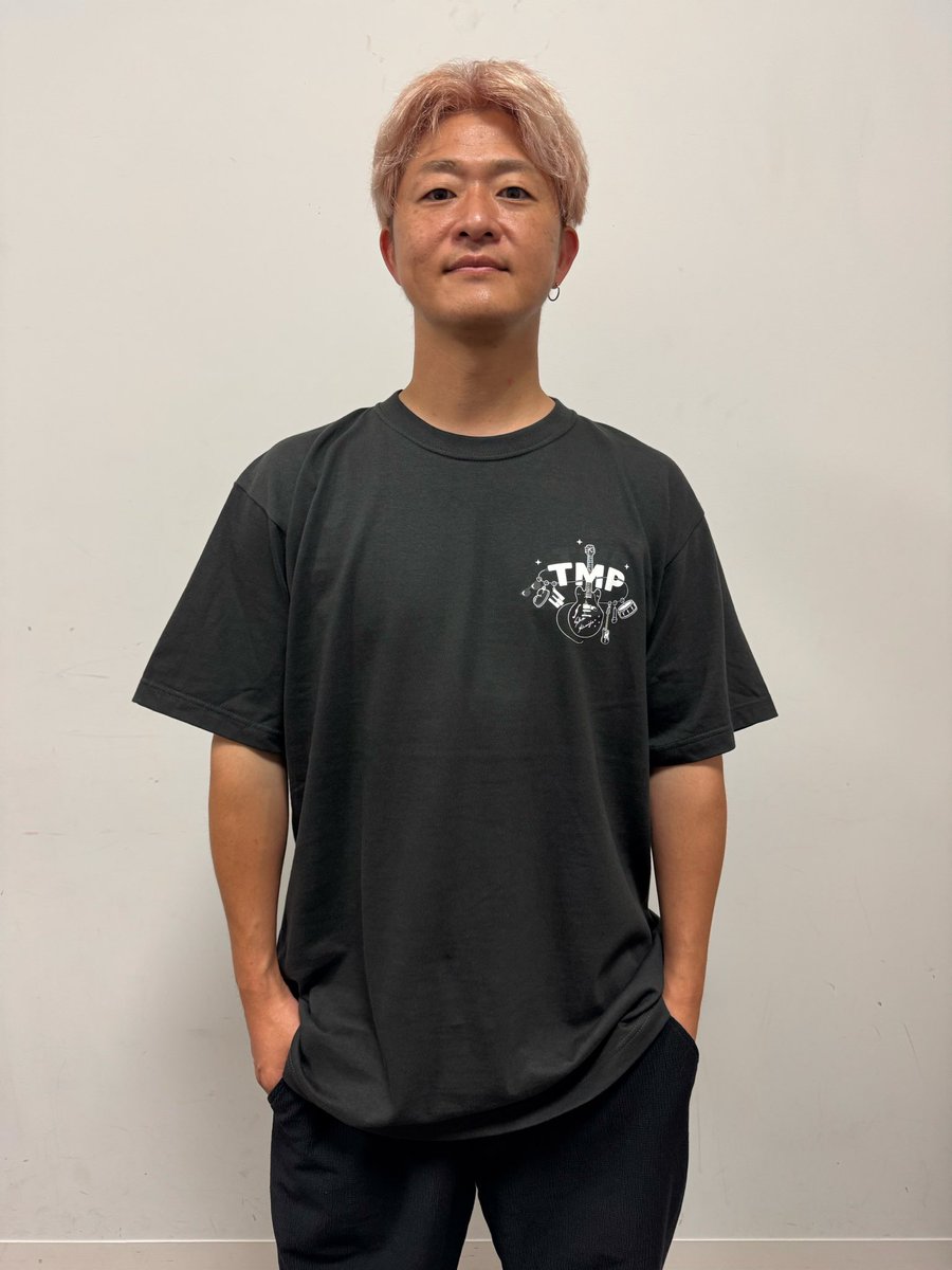 shokamijo's tweet photo. 明日のThe Music Place のためにTシャツ作っちゃいました！
最高です🙌
数に限りがあります！
是非お買い求めください！
販売は開場してから13:15より🙌😊
33:3のデビューアルバムもあります！

The Music Place Tシャツ￥5000税込
33:3 CD ￥3300税込
Sho Kamijo "Nobody Like You" CD ¥3500税込 https://t.co/ENy04cNN8t