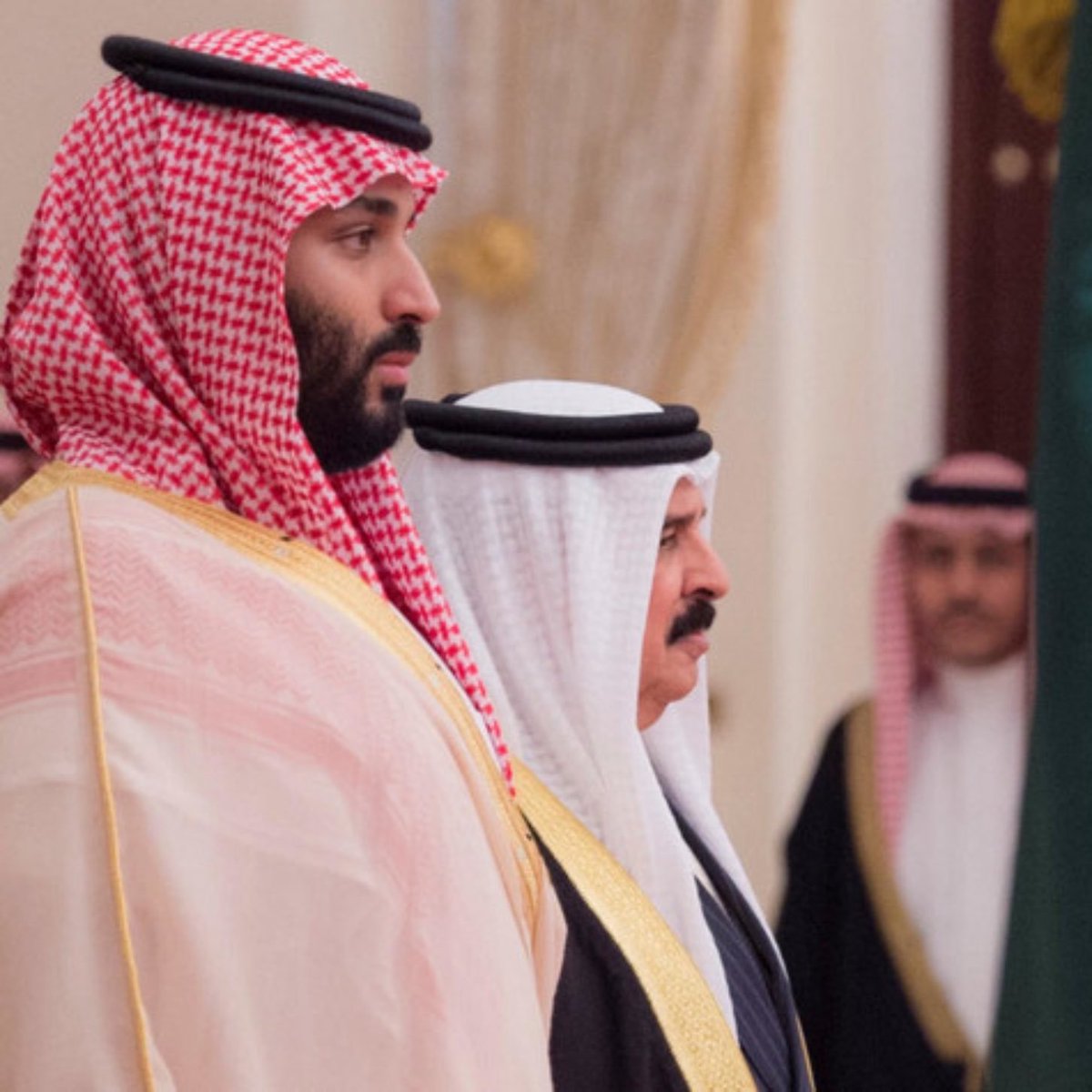 AbedalaahFahed's tweet photo. سمو #ولي_العهد الأمير محمد بن سلمان يتلقى اتصالاً هاتفياً من جلالة ملك البحرين الملك حمد بن عيسى، جرى خلاله استعراض آخر المستجدات الإقليمية، وبحث الجهود المبذولة لتعزيز الأمن والاستقرار في المنطقة. 🇸🇦🇧🇭 https://t.co/5waXlXyWmt