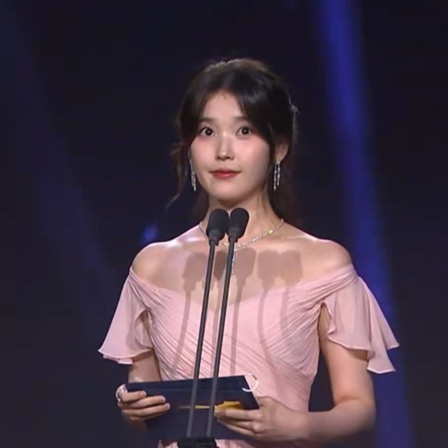 wlrmaeun's tweet photo. #아이유 아 귀여워🥹🩷🩷 https://t.co/ReQ11SdNyT