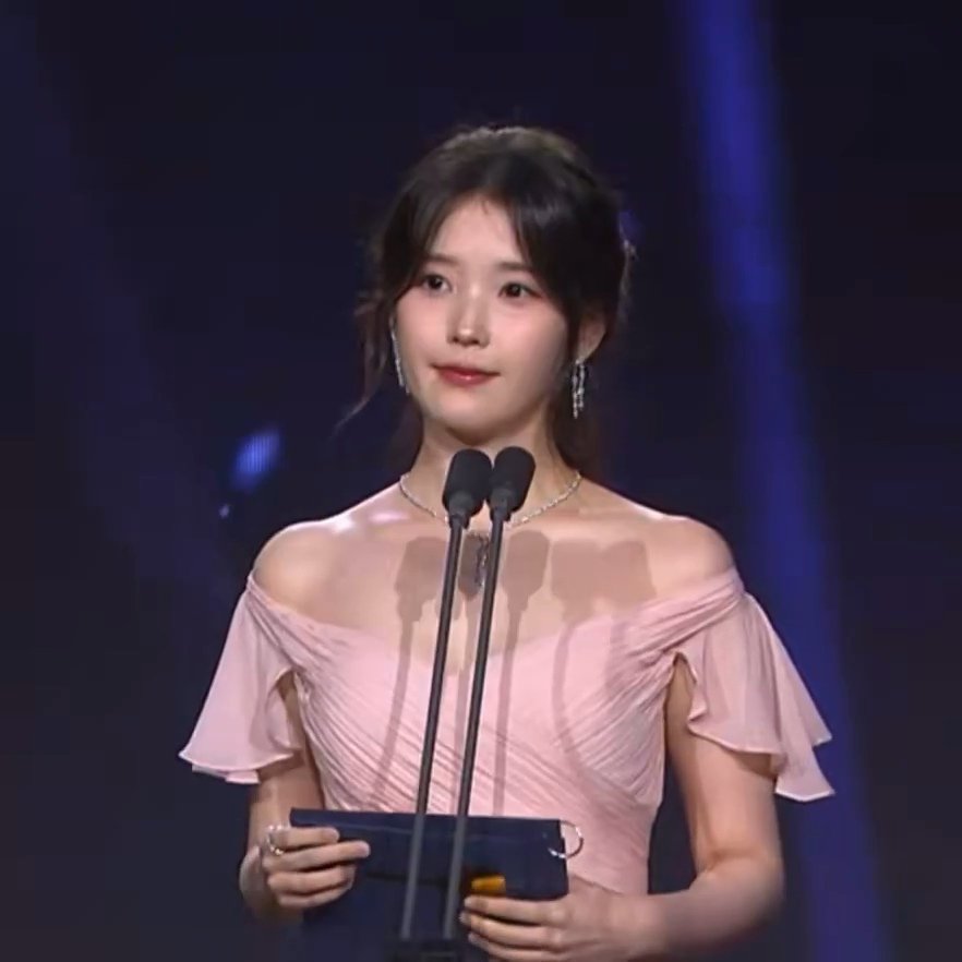 wlrmaeun's tweet photo. #아이유 아 귀여워🥹🩷🩷 https://t.co/ReQ11SdNyT