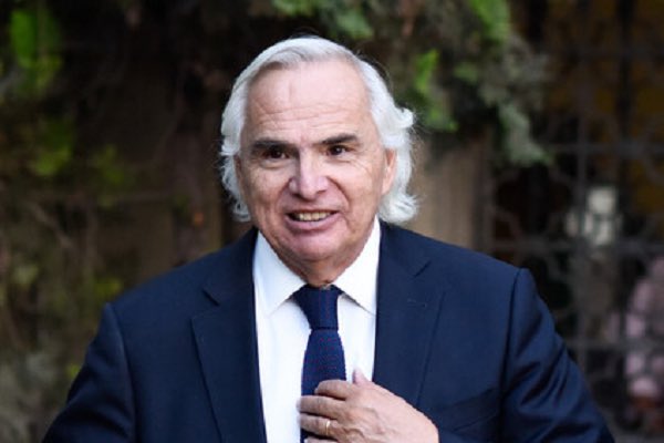 PiensaPrensa's tweet photo. Hoy es el último día y la Fiscalía no se ha pronunciado.

Hoy prescribe el delito de tráfico de influencias entre Manuel Guerra y Andrés Chadwick. https://t.co/1MmXloYc9o