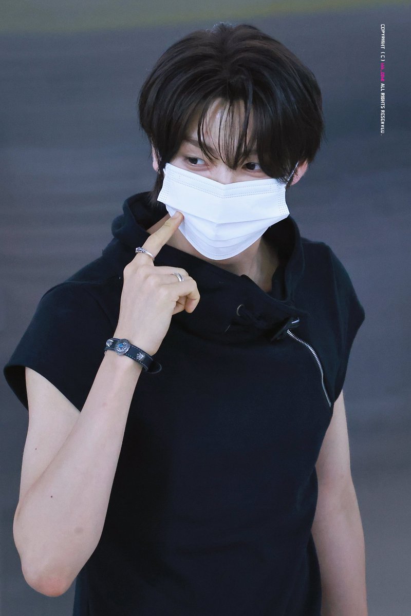 bbb_00b0's tweet photo. 260731
🫳🏻

#TWS #투어스 
#YOUNGJAE #영재 #ヨンジェ https://t.co/14zmPeK9pg
