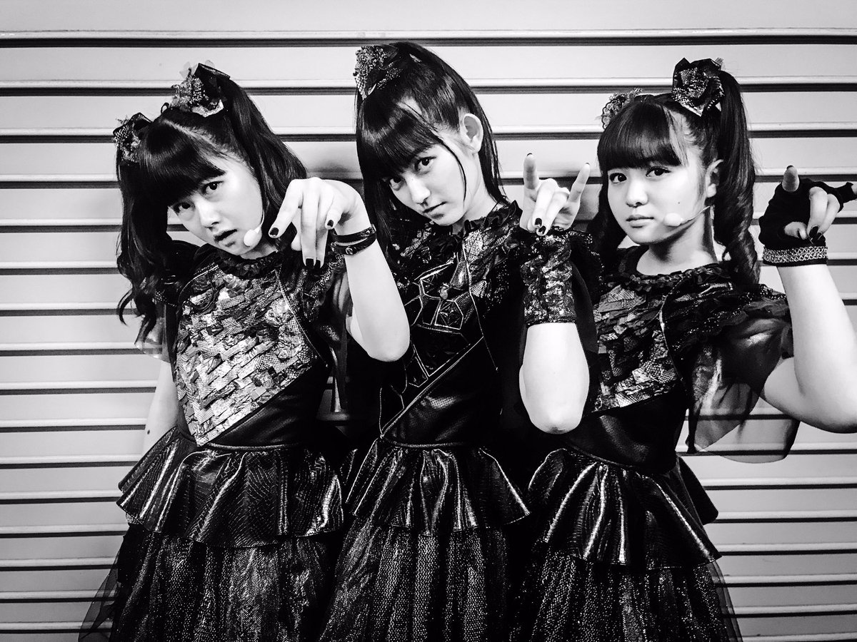 ThisD_BABYMETAL's tweet photo. 2017年8月9日，BABYMETALがZepp Nagoyaで単独ライブ「5大キツネ祭り in JAPAN -白キツネ祭り-」を敢行。 ドレスコードはコープスペイント（白塗り）」。 https://t.co/NpJzcFFnDL