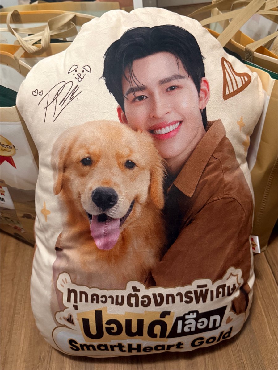 littlefatgirls's tweet photo. ฟินมากวันนี้ได้มา4ใบ เดี๋ยวแยกอาหารหมาแล้วจะเอามาขายถูกๆส่วนนึง อีกส่วนจะเอาไปบริจาคคับ🐶🫶🏻

#SmartHeartGold
#SmartHeartGoldBistro
#SmartHeartGoldxPondNaravit
#ppnaravit https://t.co/vDlZd6uVGr