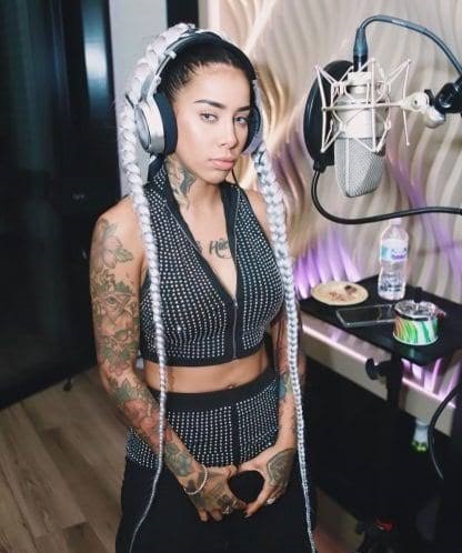 walennelrey's tweet photo. 🎤🔥 DE LAS BARRAS MÁS CRUDAS AL IMPERIO DEL ONLY 🔞👑

Yoryanis Chirinos (Mestiza) no solo rompe las pistas con el rap más serio de Venezuela, sino que también sabe cómo facturar en grande. Aqui no le vemos nada malo! Buena en el Rap y esta BUENISIMA #Venezuela #Rap #Onlyfan https://t.co/uYK1kfNCQF