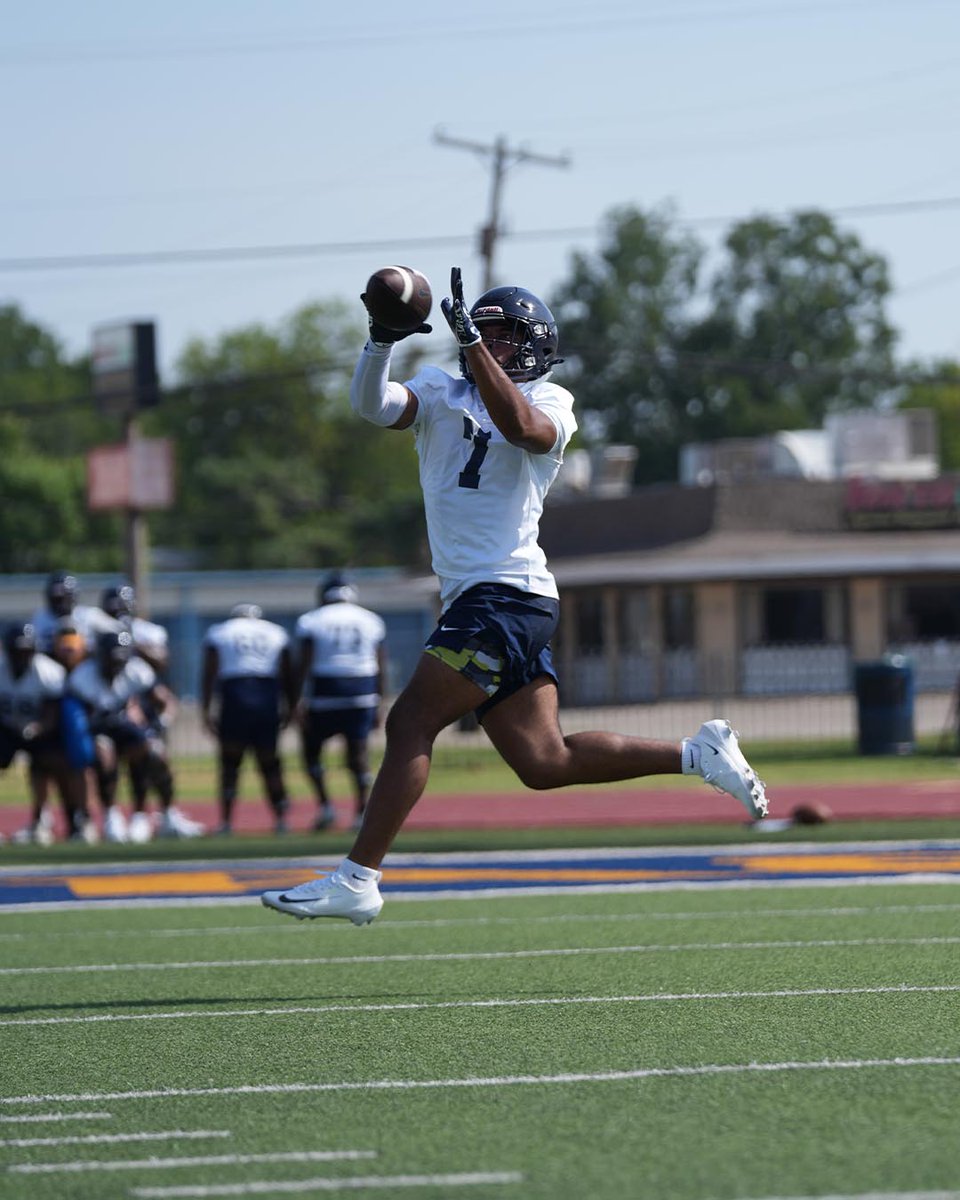 Lions_FB's tweet photo. Saturdays are earned in August heat 🦁🔥 #HailET https://t.co/hVJviZ5TaH
