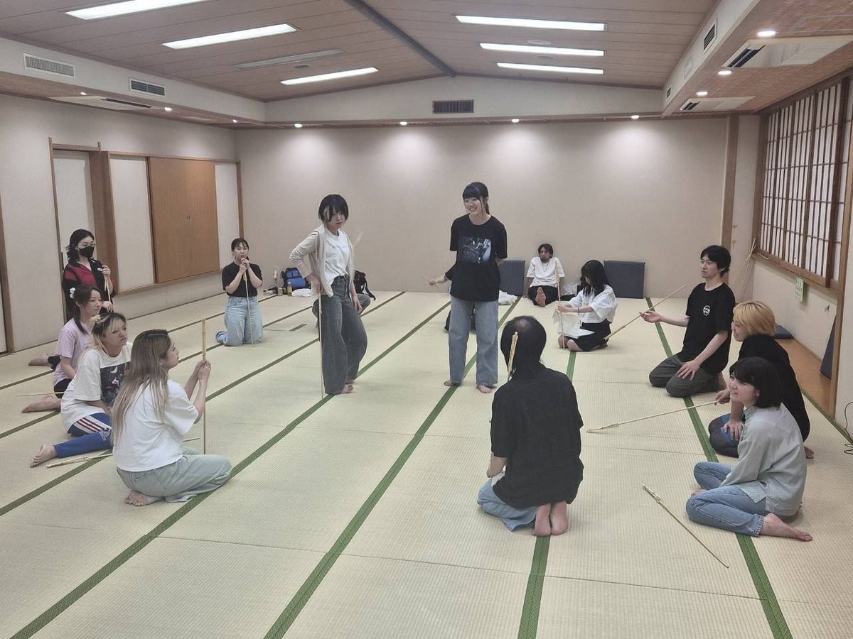 Maya_Watarase's tweet photo. 本日もお稽古でした⚔️
少しづつ緻密に💃

形を作っている段階で、まだ皆さんの芝居や声の感じを知らないから、どんな表現が見れるかひっそりと楽しみにしてたり😊#ガラ版ツモ恋 明日から8月や🔥

🔻https://t.co/dIDNuWcPQR 🔻
キャストBヘビ🐍 https://t.co/poJ3WMkMya