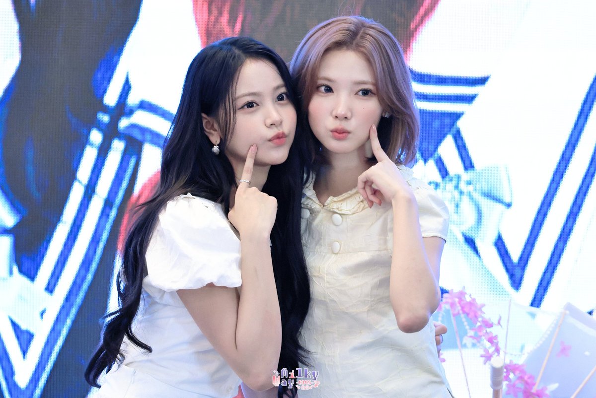 milkyway0305_'s tweet photo. 260731 Carmen*Jiwoo
ദ്ദി ༎ຶ‿༎ຶ )
#Hearts2Hearts #하츠투하츠 #H2H
#CARMEN #카르멘  ＃JIWOO
#지우 https://t.co/J0JvXbB7rk