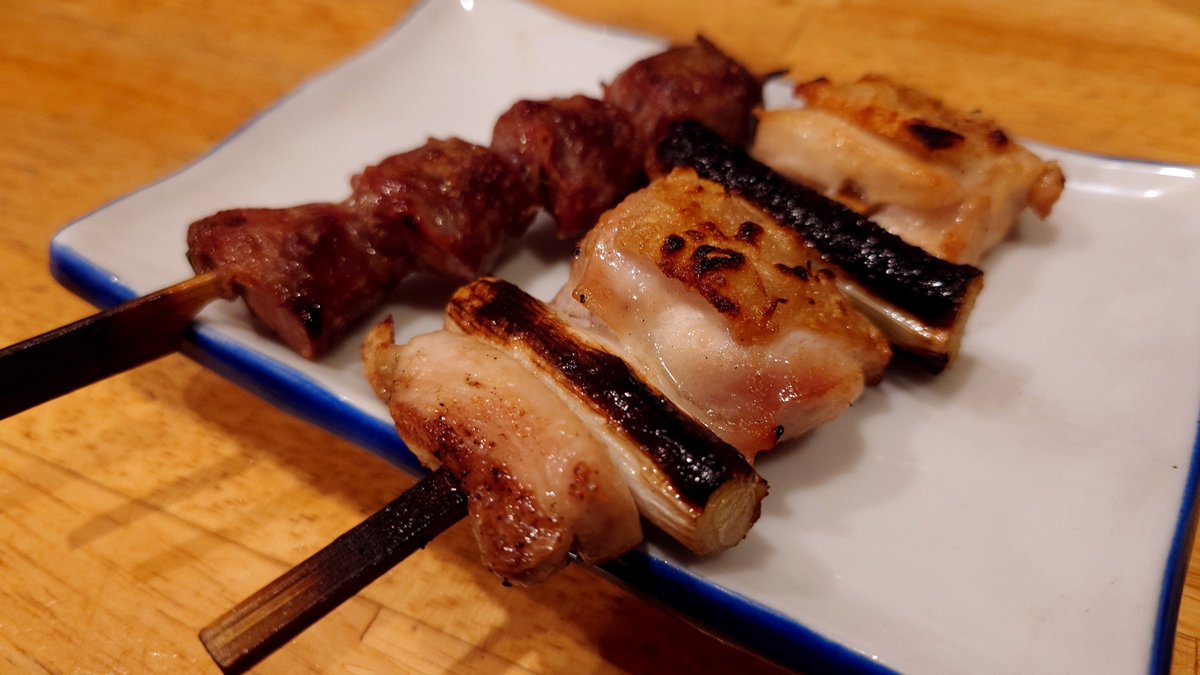 Pocket_Cowboy's tweet photo. 今日は地元の名店で焼鳥たべました🐔
でっかいので5本でお腹いっぱいです。おいしゅうございました🙌 https://t.co/MyiOIiluXI