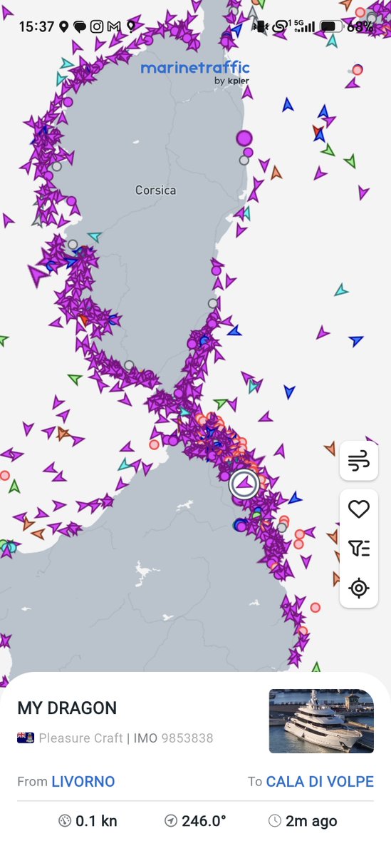 istblu01llIut's tweet photo. Ufak bir seyahat tüyosu:

Gittiğim yerde hangi kıyı, hangi koy daha güzeldir, marin traffic deki yat yığılmalarından anlarım. Bir yerde ne kadar çok tekne varsa orada kaydadeger birsey vardır, yat sahipleri yanılmaz. https://t.co/KMtjm0JloQ