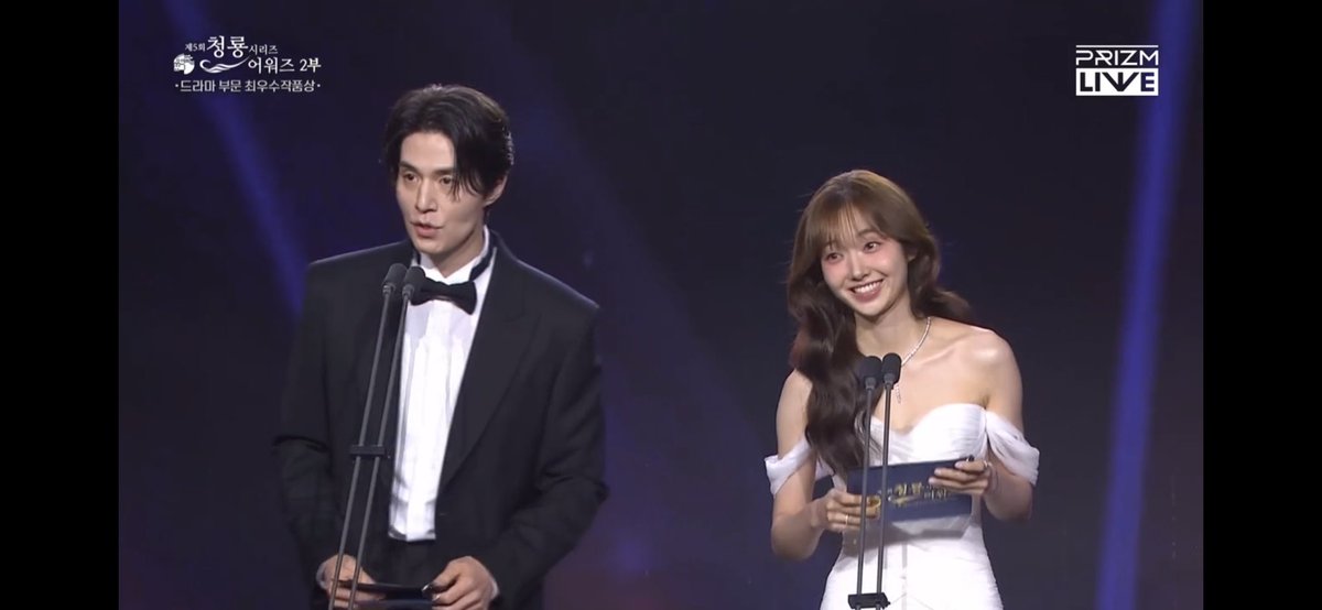 daheeverse's tweet photo. JEONG JINMAN AND JEONG JIAN AWARD PRESENTERS

#BlueDragonSeriesAwards2026
#LeeDongWook #KimHyeJun https://t.co/QZN4hDr86Q