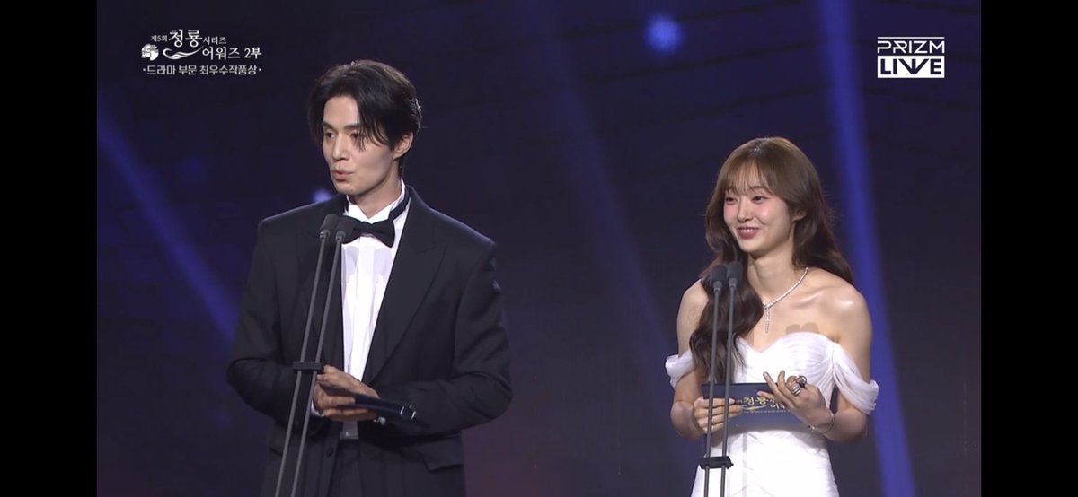 daheeverse's tweet photo. JEONG JINMAN AND JEONG JIAN AWARD PRESENTERS

#BlueDragonSeriesAwards2026
#LeeDongWook #KimHyeJun https://t.co/QZN4hDr86Q