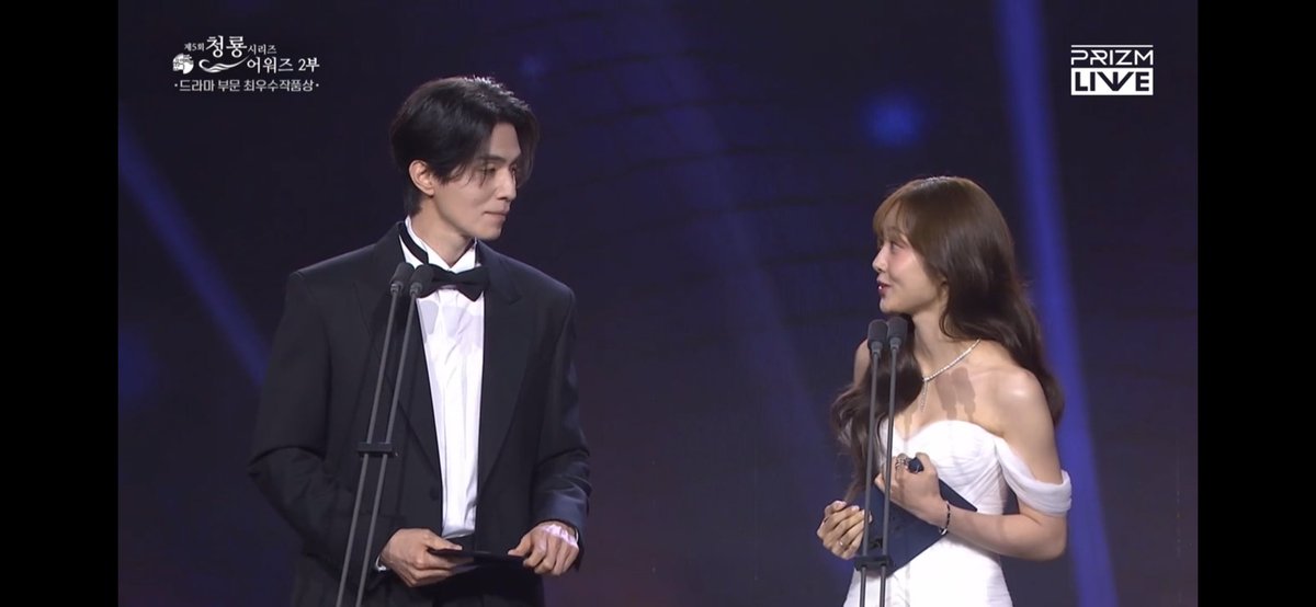 daheeverse's tweet photo. JEONG JINMAN AND JEONG JIAN AWARD PRESENTERS

#BlueDragonSeriesAwards2026
#LeeDongWook #KimHyeJun https://t.co/QZN4hDr86Q