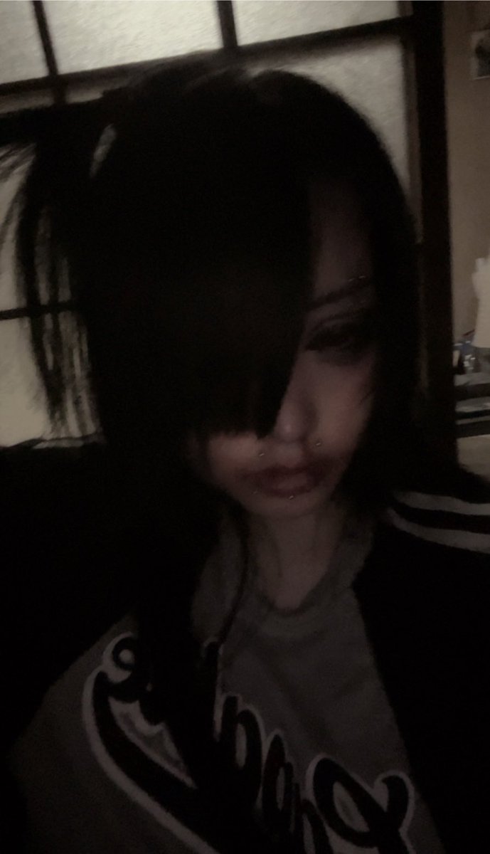 suicideNihilism's tweet photo. V系久しぶりにやってみたよ^ᴗ.ᴗ^♩

 #自撮り界隈 とか言ってみる https://t.co/n3AZOP8cmQ