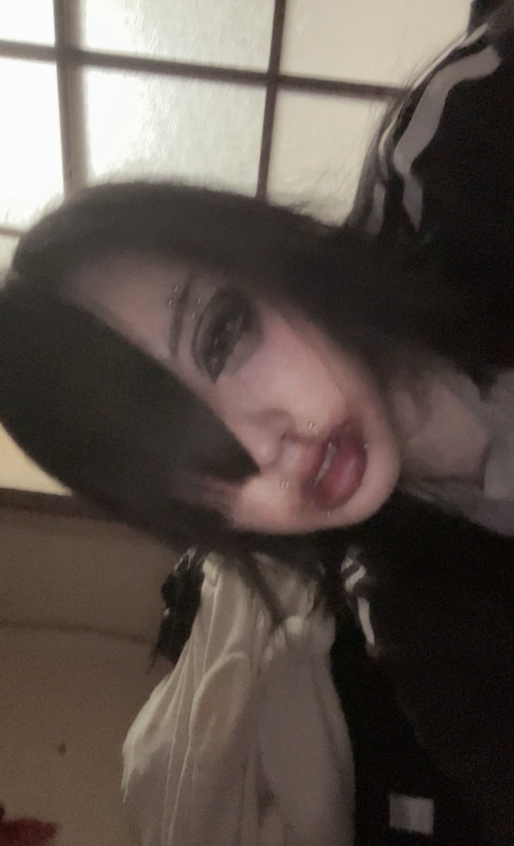 suicideNihilism's tweet photo. V系久しぶりにやってみたよ^ᴗ.ᴗ^♩

 #自撮り界隈 とか言ってみる https://t.co/n3AZOP8cmQ