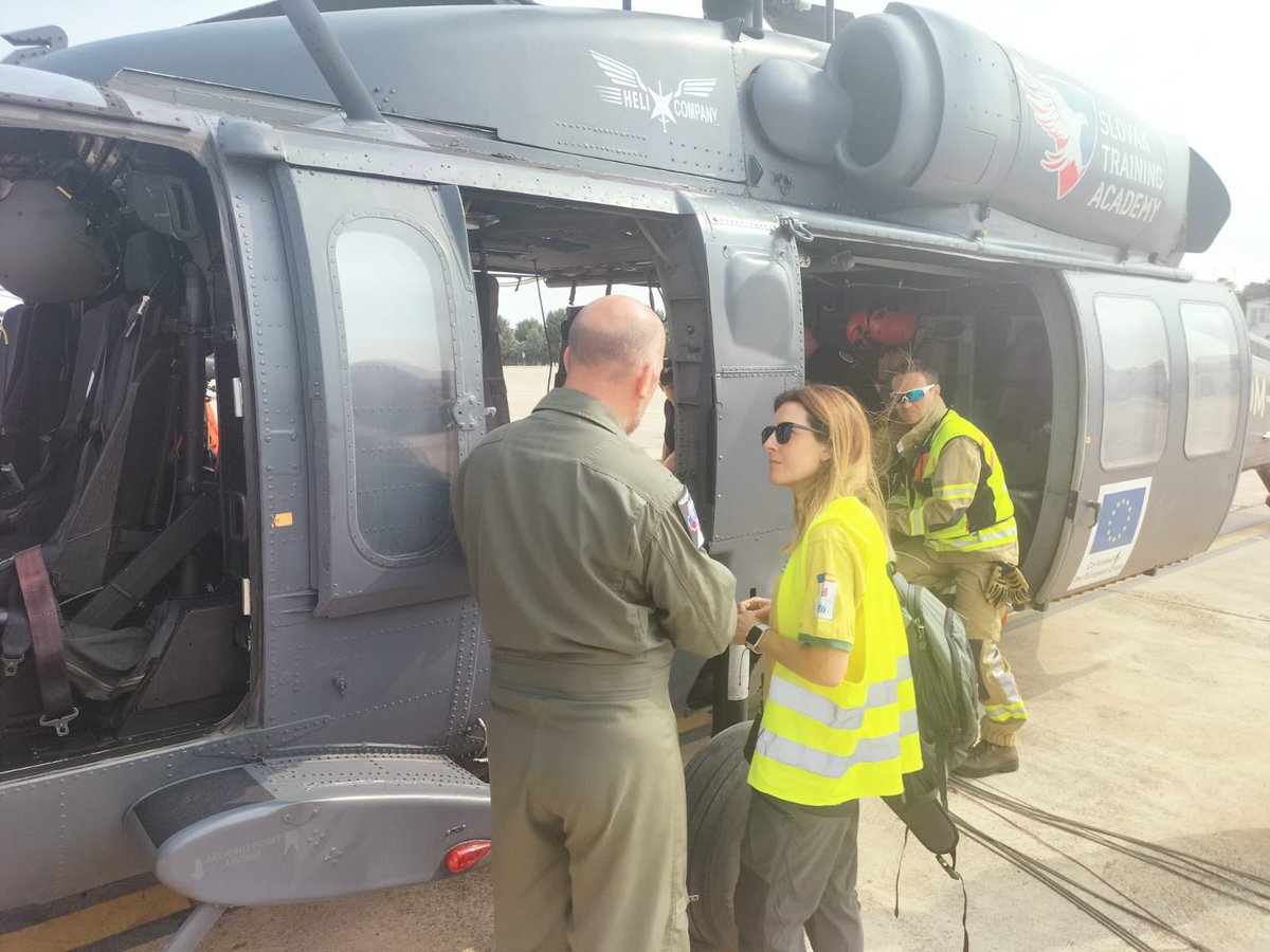 LopezMirasF's tweet photo. Dos técnicos de la #RegióndeMurcia se incorporan a la misión FAST para apoyar la extinción del incendio de Zamora.

Aportarán su experiencia y profesionalidad para coordinar los dispositivos internacionales de Serbia, Catar y Alemania que trabajan sobre el terreno.

Nuestra tierra, comprometida en la lucha contra el fuego.
