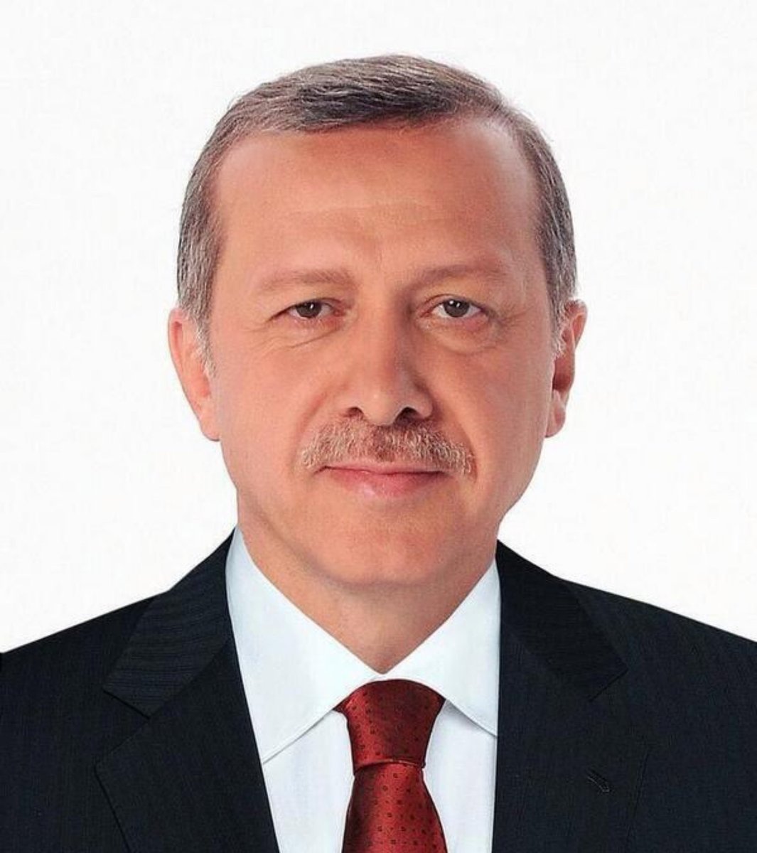 kiyashaber635's tweet photo. KIYAS | Recep Tayyip Erdoğan'ın güncel fotoğrafı / seçimlerde kullandığı fotoğrafı: https://t.co/tT19wUnFlo