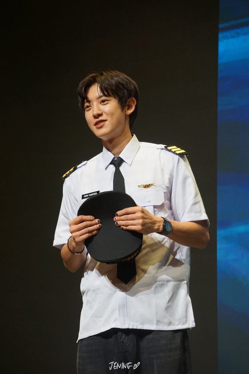 92nuyhkeab's tweet photo. i need that cb pilots au so bad 🤲 https://t.co/mTpt8H980J