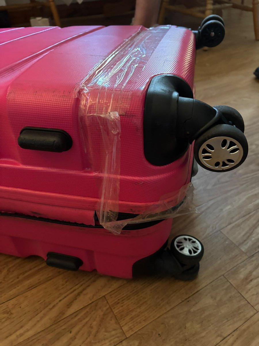 Val0uuuu's tweet photo. Disappointed w/ @TurkishAirlines. A month after my luggage was damaged, still getting template replies. You ignored my clothing receipts, refused fair compensation &amp; won’t connect me w/ a supervisor. This is a joke. Case ID: 2026148448 #PassengerRights https://t.co/Lc1EydDDW5