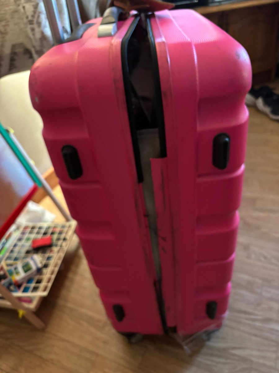 Val0uuuu's tweet photo. Disappointed w/ @TurkishAirlines. A month after my luggage was damaged, still getting template replies. You ignored my clothing receipts, refused fair compensation &amp; won’t connect me w/ a supervisor. This is a joke. Case ID: 2026148448 #PassengerRights https://t.co/Lc1EydDDW5