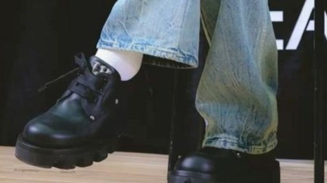 solboohan's tweet photo. los tobillos de jeonghan 🥺🤤🥺🤤🥺🤤 https://t.co/bkIegm0WHX