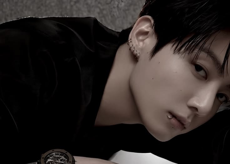 Jkmylle_'s tweet photo. #jikookau | BERESHIT🔞

Jeongguk é um padre, ele leva uma vida coberta de fé e benevolência ao seu Deus; isso até que olhos castanhos o fazem cair em tentação.

Ou onde o Jimin, um teólogo, descobre em sua pesquisa que o pecado é cometido porquê o âmago clama pela depravação. https://t.co/E8brKcLtjq