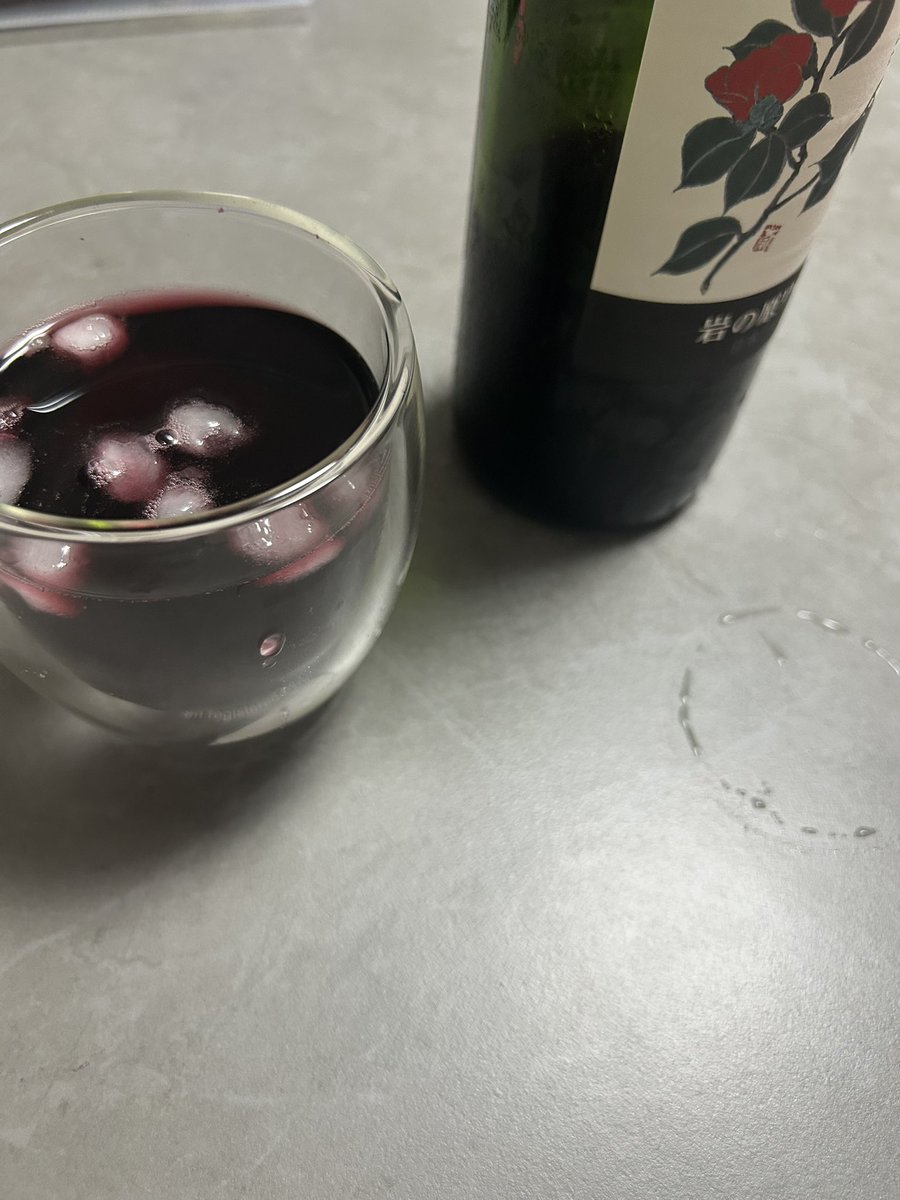 norio_monst's tweet photo. 常温無理すぎてお酒はなんでも冷やす派です。 https://t.co/IctgJ7U0m8