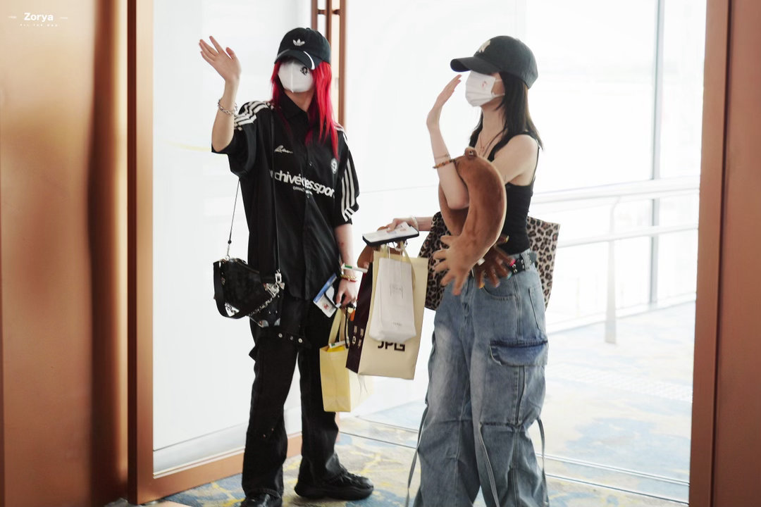 wyiyi606's tweet photo. #徐楚雯 #叶舒淇 #雯淇 https://t.co/aOg68tLWAb