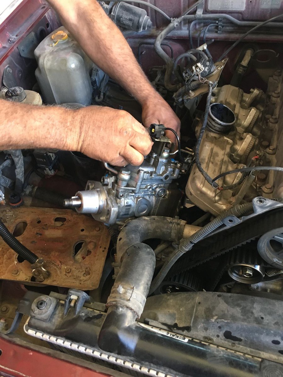 PataMaryubxl's tweet photo. Car at mechanic shop https://t.co/HPL09h6C1a