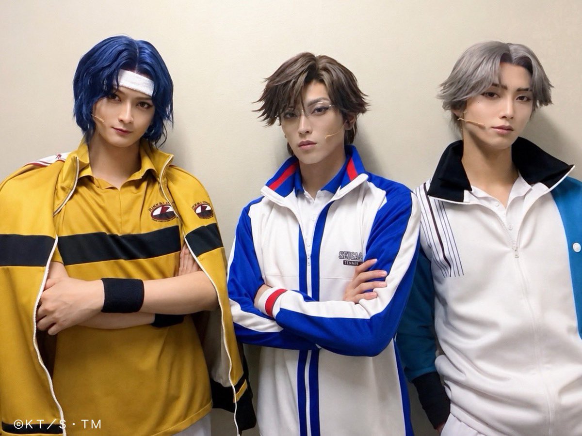 TennimuNews's tweet photo. 【#テニミュ 】24公演目🎾
テニミュ4th全国立海前編公演、広島初日を迎えました。
ご来場くださった皆様、誠にありがとうございました！

公演も折り返しを迎え、いよいよ後半戦に突入いたしました。
ここから先も全力で駆け抜けますので、引き続きよろしくお願いいたします。

本日は各校部長、手塚くん・幸村くん・跡部くんのお写真をお届けします📸

明日は12:00／17:30の2回公演です。
劇場でお待ちしております！

▼公演情報はこちら👇
https://t.co/Ffqk5rjq12