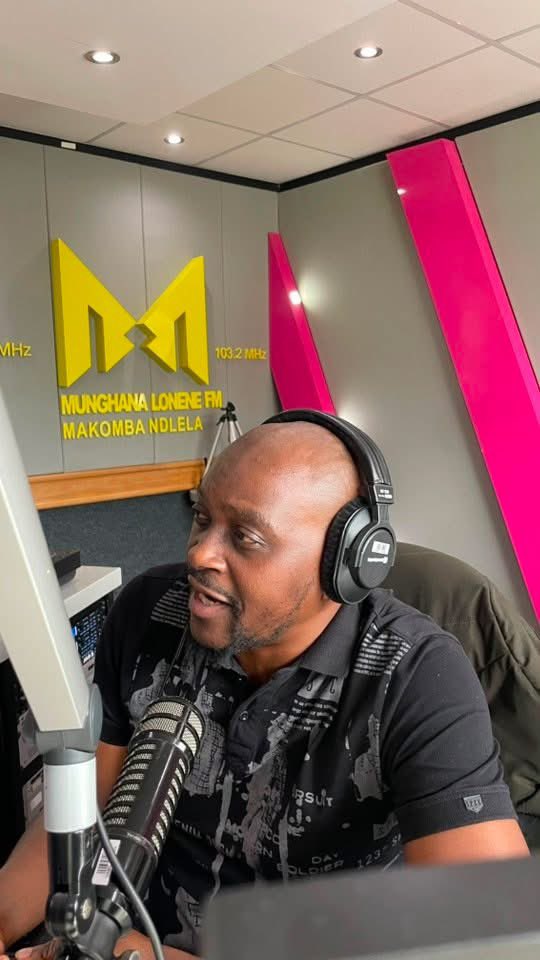 KhomaNdlela326's tweet photo. Nongonoko I #KhomNdlela326 na @djmatt_mc ,  @ChaukeMathilda na @MsKulie. 

Ahi fambeni! https://t.co/WAMqBLLCsG