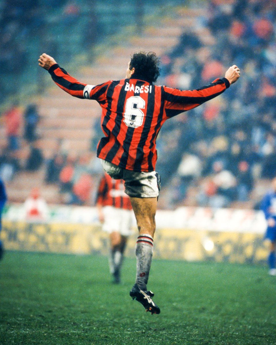 OficialSala12's tweet photo. Beckenbauer, Baresi e Maldini. Talvez, na história, os 3 maiores defensores que o futebol já teve.

Respeitadíssimo por todos que o enfrentaram, de Maradona a Romário.

Uma verdadeira lenda, campeão de praticamente tudo e homem de um clube só. https://t.co/f0Ip16ub87