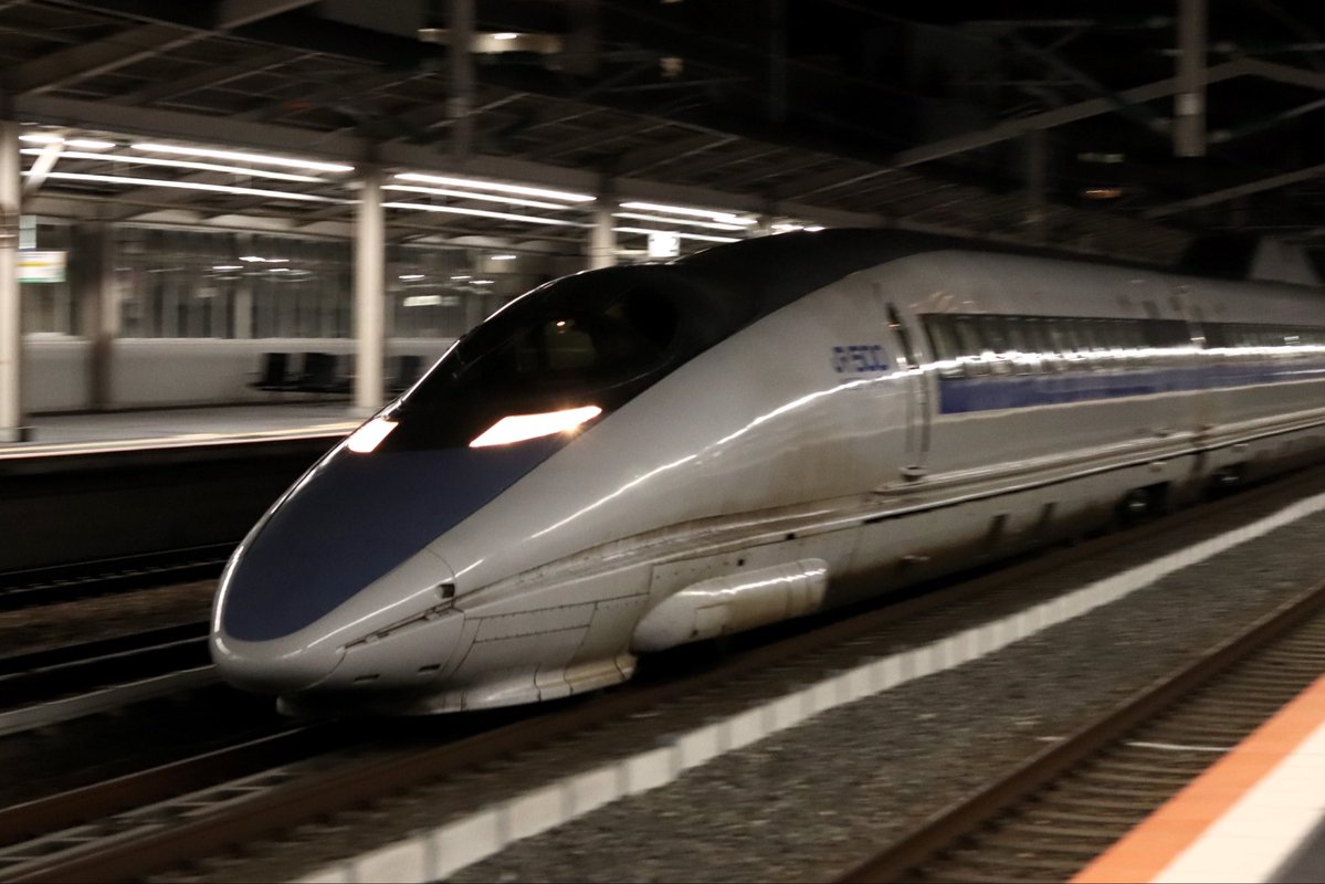 n221k's tweet photo. 500系お見送り完了！
車内で喫食されているであろう551蓬莱の豚まんを想像したら、お腹空いてきた。 https://t.co/rP3r3hTSYS