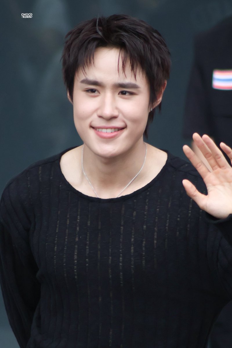 chocokorn's tweet photo. บักผาตอนคุณหมอจับแต่งตัวไปงานแห่เทียน 🕯️

: ป้าดดด กุกะหล่อเถะ 
: ก็งั้นๆอ่ะ รับเดินได้ไหม มีแต่คนมองเราไม่ชอบ
: หึงกุติออนซอน 😏 https://t.co/VNEubEj3oJ