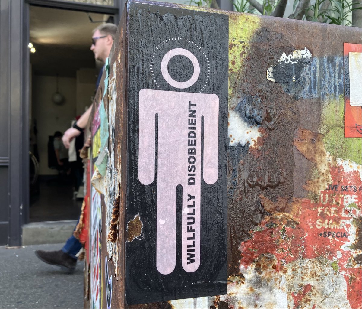 citizen_higgs's tweet photo. #PEDESTRIAN #PasteUp Cheshire Street
#pictogram #graffiti #StreetArt #UrbanArt #PublicArt #kunst https://t.co/ZgSFgEWu7p
