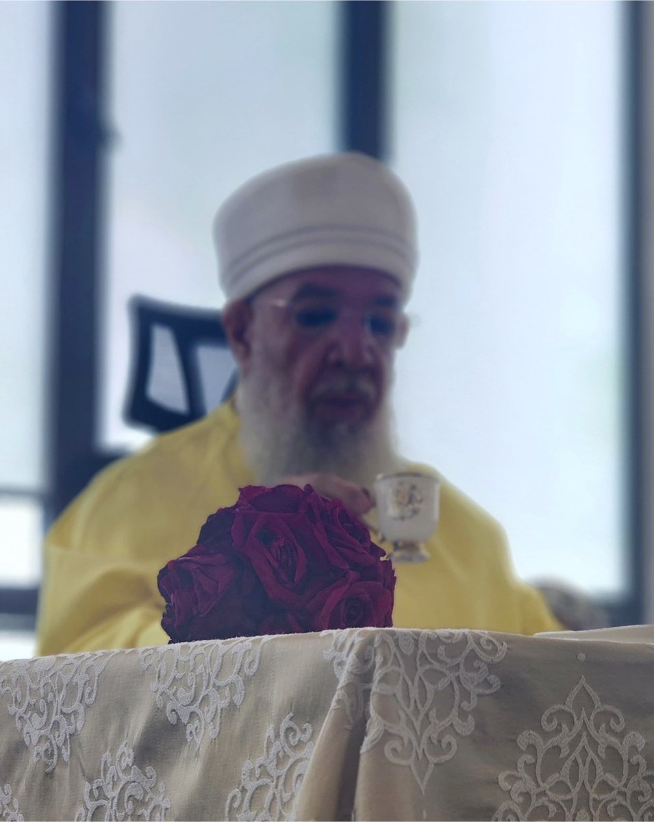 settarabdul's tweet photo. Hamr-ı rûy-i yâr ile sekrân olan anlar bizi.

Katresin bahr eyleyip ummân olan anlar bizi.

Câhil anlamaz, zevi’l-irfân olan anlar bizi… https://t.co/SvGSIKlbzq
