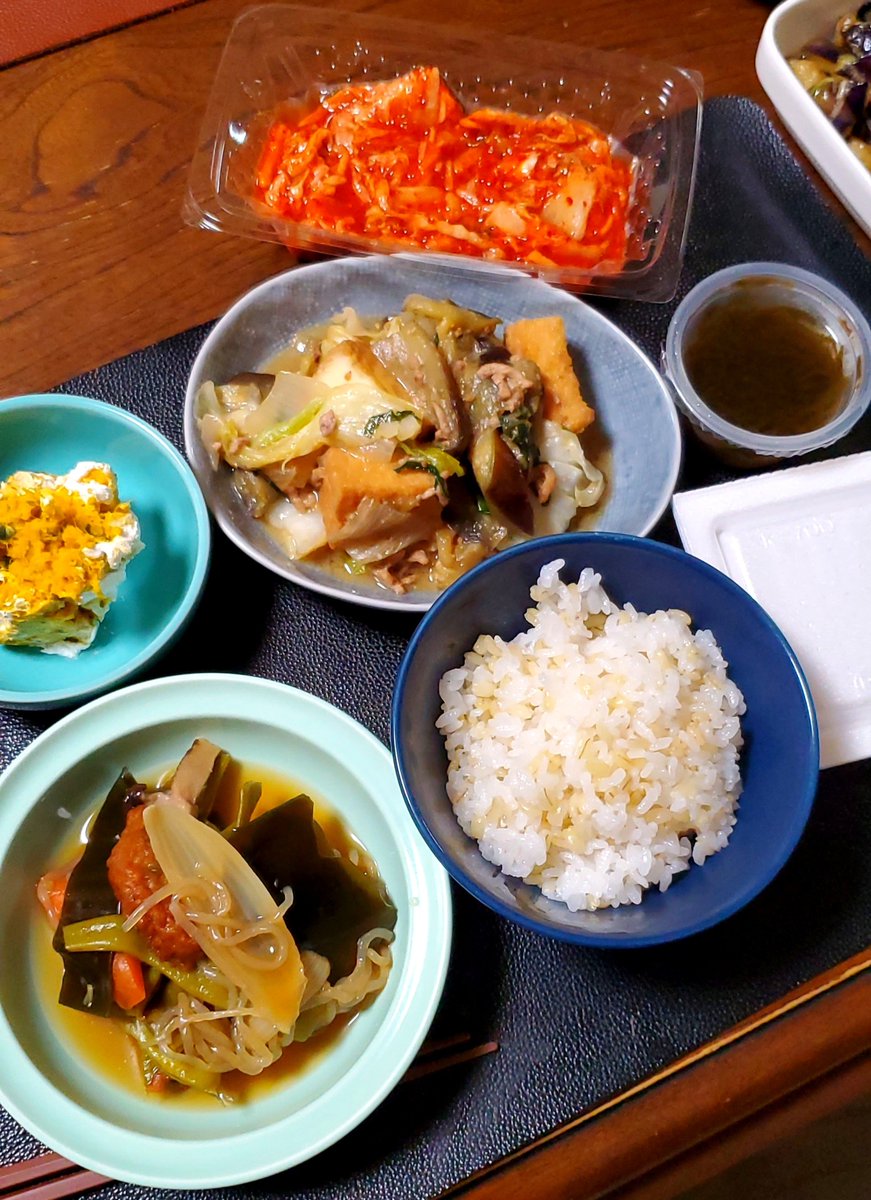 peri2712's tweet photo. 7/31 今夜の息子のご飯
・茄子&amp;玉葱&amp;ひき肉&amp;キャベツの甘味噌炒め
・カボチャクリチーサラダ
・ばーちゃんの煮物
・もち麦ご飯&amp;納豆&amp;もずく酢

#脱脂肪肝息子

どーだ!野菜まみれだ( ・∀・)わはははは 
おかず茄子いれにするゆーたら
夫が揚げ茄子がいいゆーて、自分で作ってましたわ
わはは( ・∀・) https://t.co/Rc98lj58aY