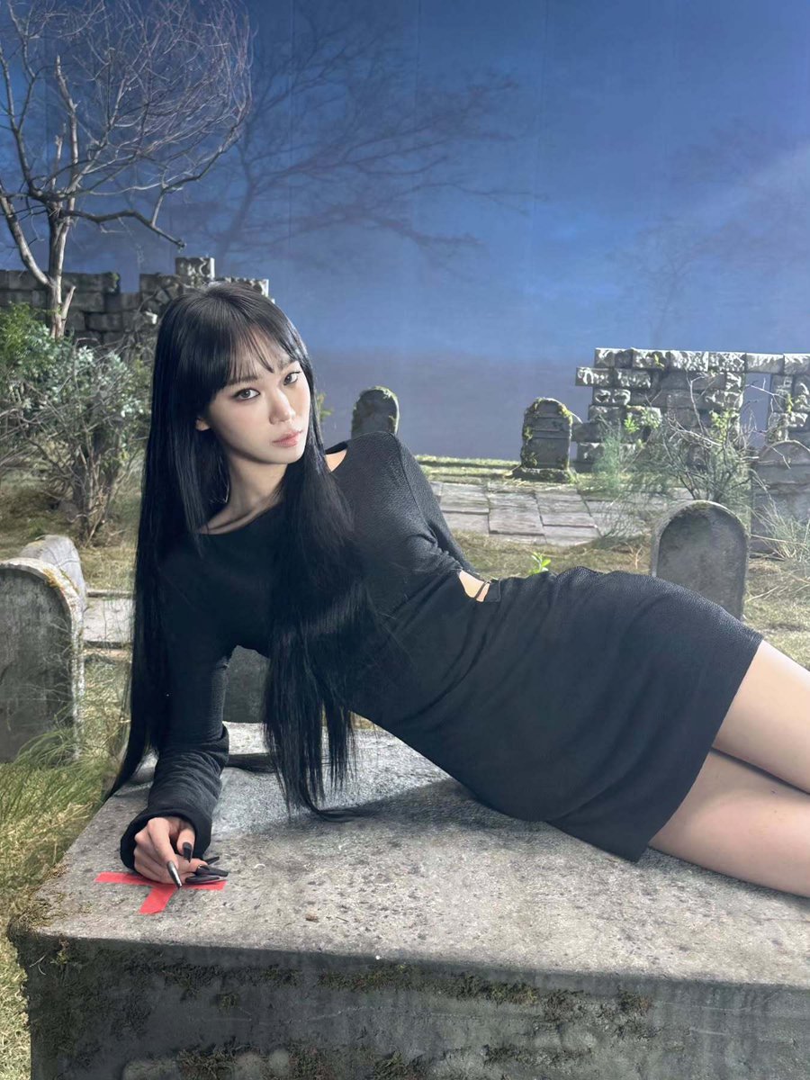 Rainbow_chea's tweet photo. Wish you endless tenderness and good luck in every ordinary day of your brand-new year, Chaewon.

TIME TO CELEBRATE CHAEWON #TimeToChaelebrate 
#여름의인트로_김채원 https://t.co/3Tyzz5TtE1