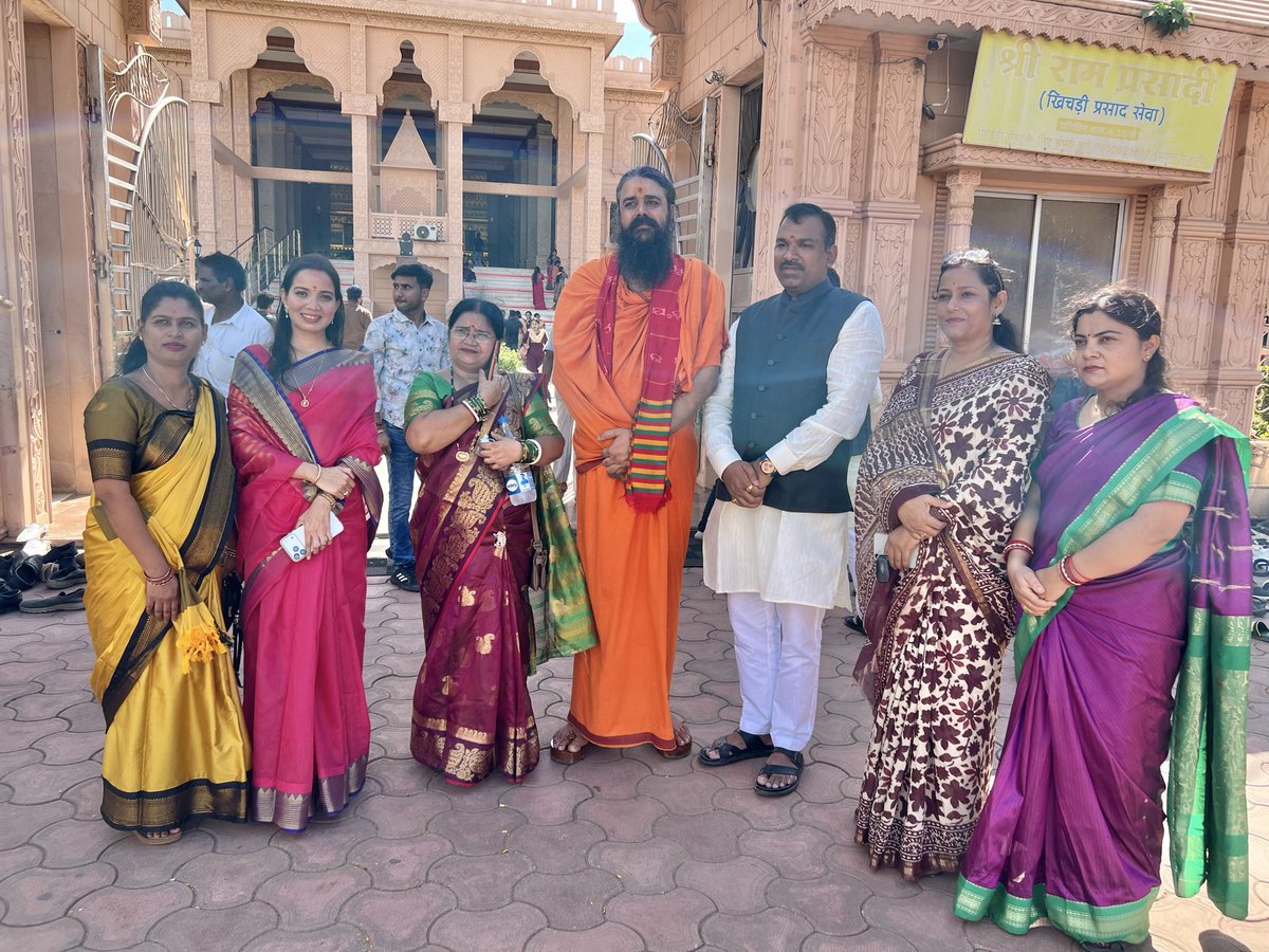 AnuTChatterjee's tweet photo. पूज्य संत शिरोमणि गुरु रविदास जी की 650वीं जयंती के अवसर पर आयोजित कलश वंदन अभियान में सम्मिलित होने का अवसर प्राप्त हुआ।

📍राम मंदिर, रायपुर (छत्तीसगढ़)
@BJP4India @BJP4CGState @BJYM @BJYM4CGState #bjym #bjp #bjymcg https://t.co/dVkAKzOmu0