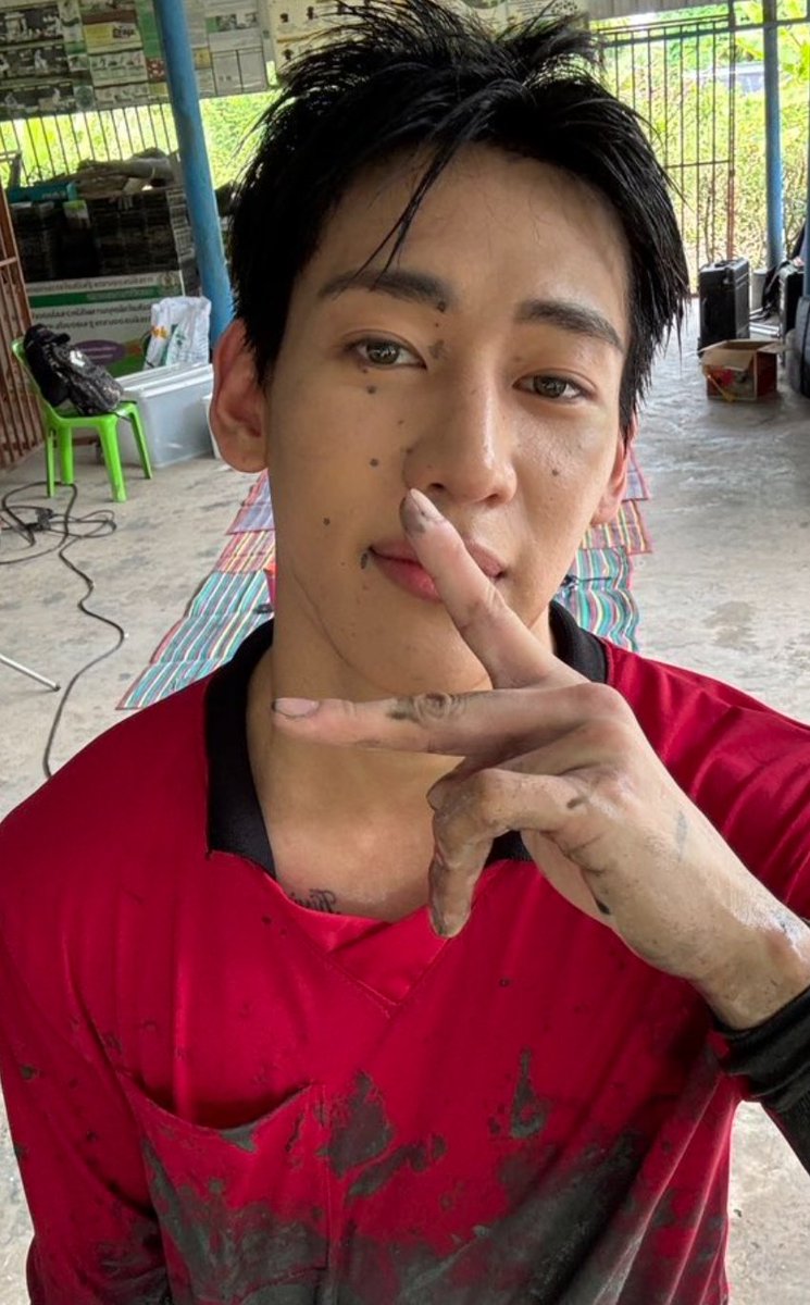 BetoBam2's tweet photo. จากหนุ่มเสื้อปุ๋ยในวันนั้นสู่หนุ่มAdidasในวันนี้🥰🥰

#AdidasxBamBam https://t.co/P1OkLCaEkE