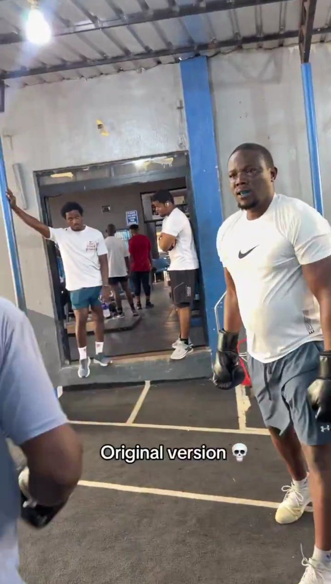 Mr_Henryy's tweet photo. @General_Somto "who are you in that body?" 

E no believe him eyes 🤣🤣🤣🤣 https://t.co/AFxBwkWv7t