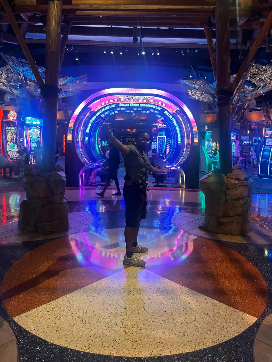 PraiseTheMo0n's tweet photo. Casino nights 🎰 https://t.co/ulMDCK9E5w
