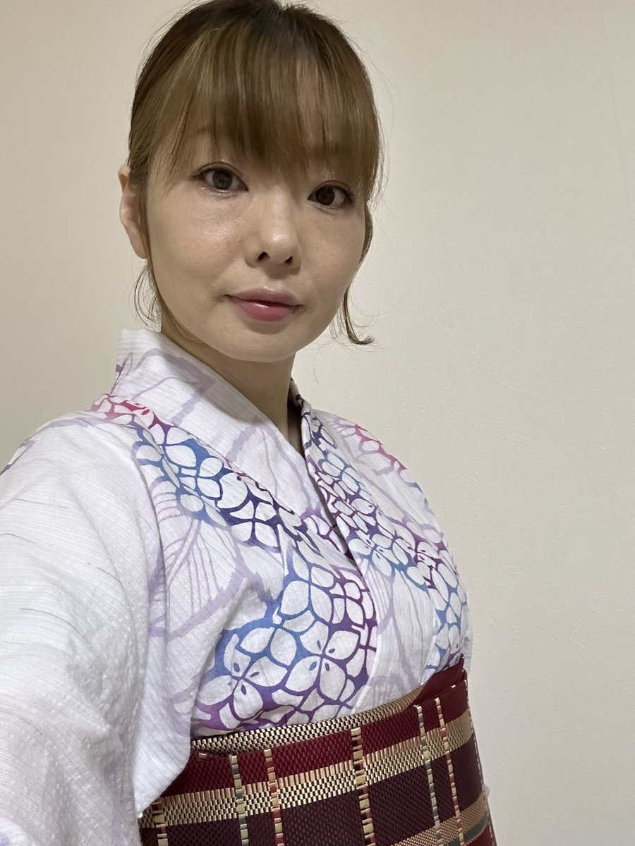 atsuko_harada's tweet photo. 久々に豊平川の花火に行ったのに雨降ってきて離脱。悲しい。浴衣もかわいく着れたのに濡れちゃったので、せめて自撮りをここに載せておく。 https://t.co/rSjISsWWyW