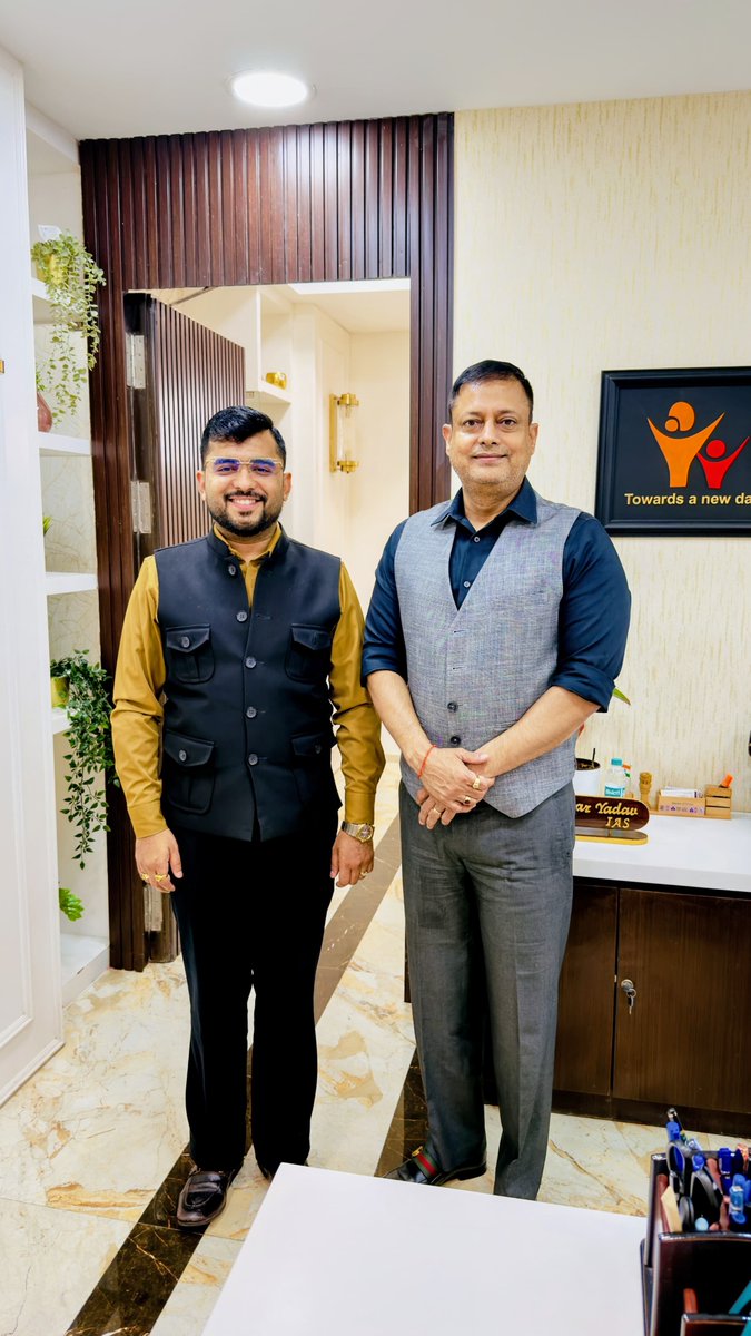 DrAnkitMogha's tweet photo. Always a pleasure spending time with #IAS Anoop Yadav Sir,   ( Secretary, Ministry of Women &amp; Child Development) 
More than a senior officer, he has always been an elder brother to me  someone whose guidance I deeply value.
#trending https://t.co/VSdVcZ3mlW